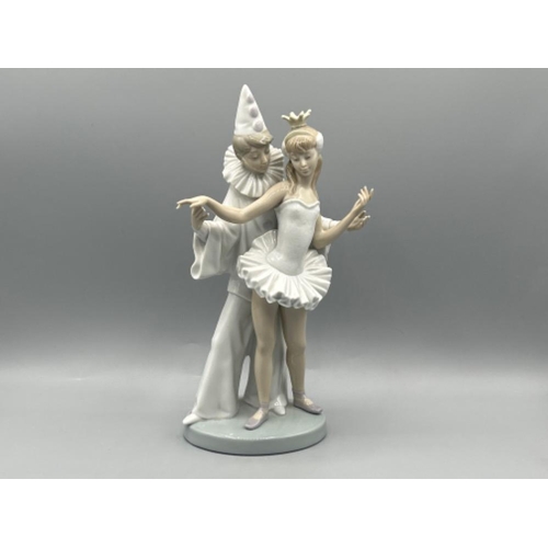 39 - Lladro 4882 ‘Carnival couple’ in good condition and original box