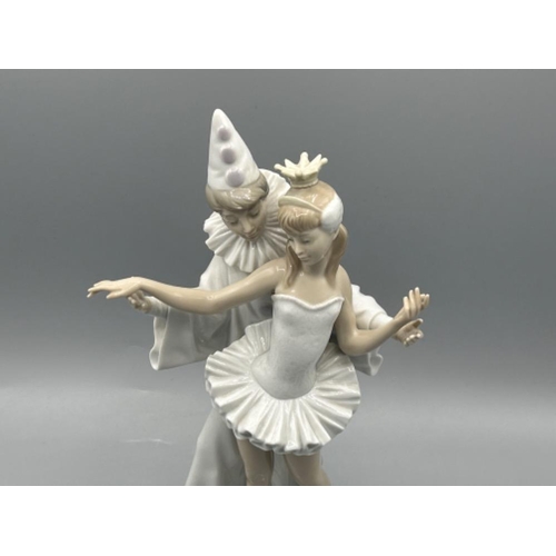 39 - Lladro 4882 ‘Carnival couple’ in good condition and original box