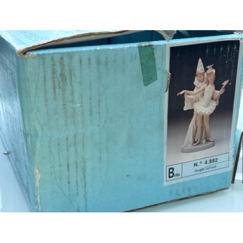 39 - Lladro 4882 ‘Carnival couple’ in good condition and original box