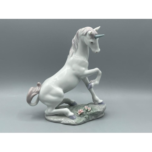 42 - Lladro 7697 ‘Magical unicorn’ in good condition and original box