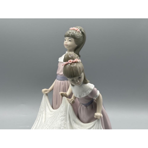 43 - Lladro 1446 ‘Here comes the bride’ in good condition and original box