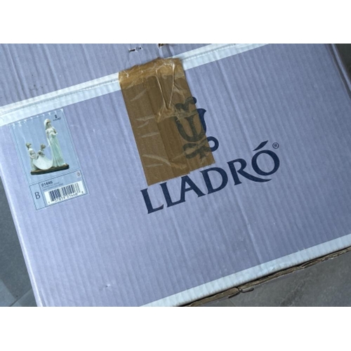 43 - Lladro 1446 ‘Here comes the bride’ in good condition and original box