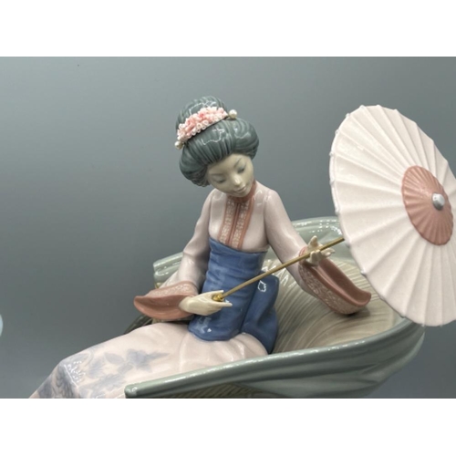 44 - Lladro 1383 ‘A Rickshaw ride’ in good condition with plinth and original box