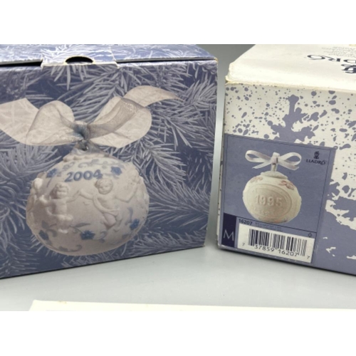 51 - Lladro x2 Christmas balls 1995, 2004 and Lladro turtle dove plate, all in good condition and origina... 