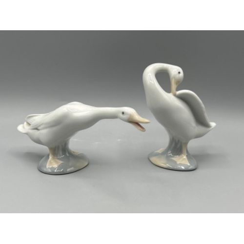 52 - Lladro 4551 & 4553 little ducks in good condition and original boxes