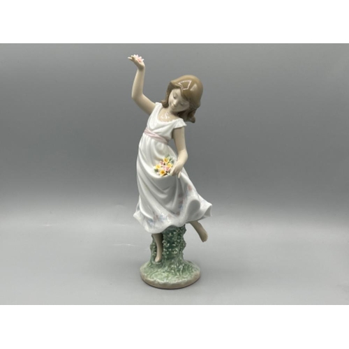 55 - Lladro 6580 ‘Garden dance’ in good condition and original box