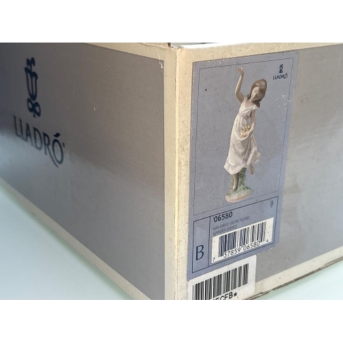 55 - Lladro 6580 ‘Garden dance’ in good condition and original box