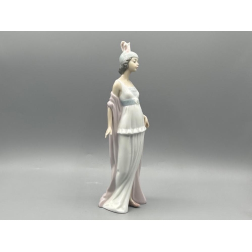 56 - Lladro 5788 ‘Talk of the town’ in good condition and original box