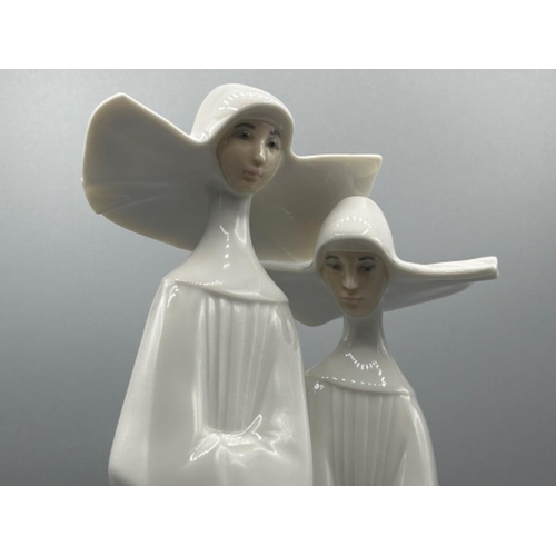 59 - Lladro 4611 ‘Two nuns’ in good condition