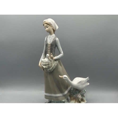 6 - Lladro 4815 ‘Girl with geese’ in good condition