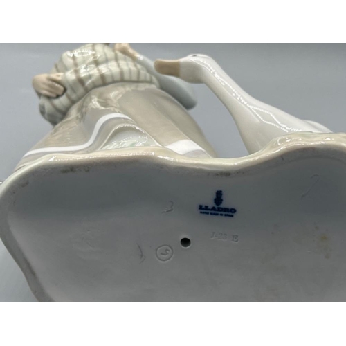 6 - Lladro 4815 ‘Girl with geese’ in good condition