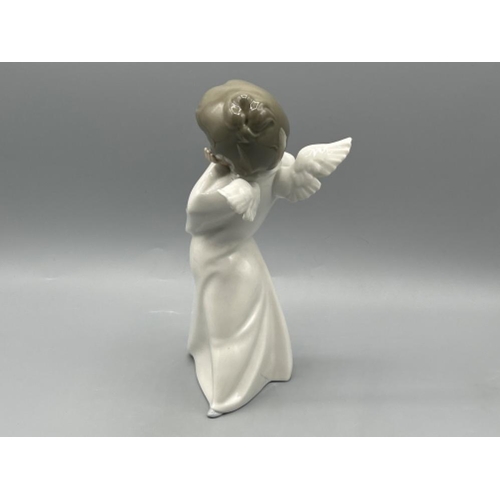 60 - Lladro 4959 ‘Mime Angel’ in good condition