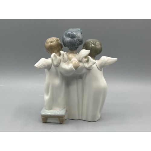 61 - Lladro 4542 ‘Singing Angels’ in good condition