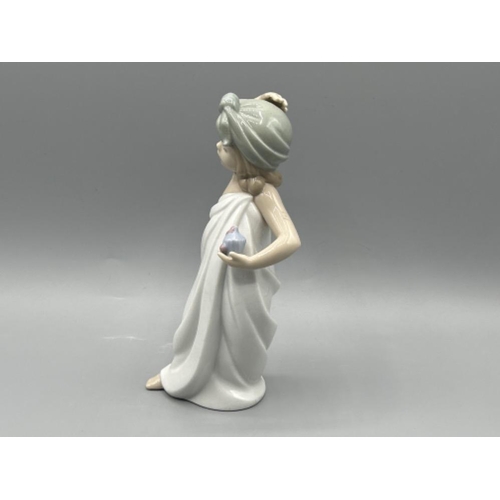 66 - Lladro 6799 ‘Just like New’ in good condition