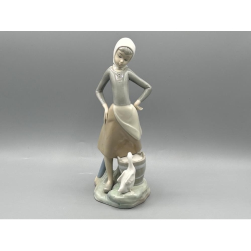 67 - Lladro 4682 ‘Milk pale’ in good condition