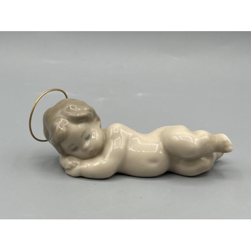 68 - Lladro 4535 ‘Baby Jesus’ in good condition