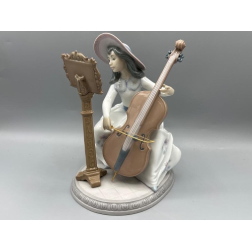 70 - Lladro figure 6332 Concerto, good condition - Height 19cm, with original box