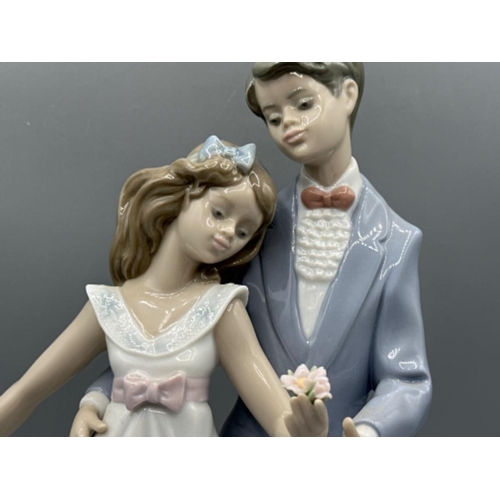 72 - Lladro “Ten years Together” figure 7642 Now And Forever, good condition, height 27.5cm, with origina... 