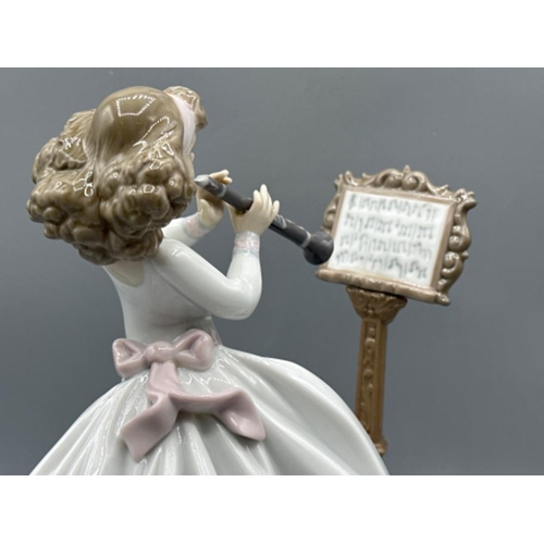 74 - Lladro figure 6319 Beautiful Rhapsody, signed to base, good condition, Height 23cm, with original bo... 