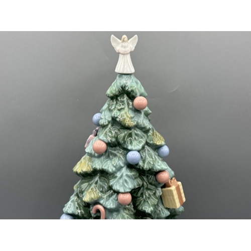 89 - Large Lladro “The Night Before Christmas Collection” ornament 6670 Christmas Is Here, good condition... 