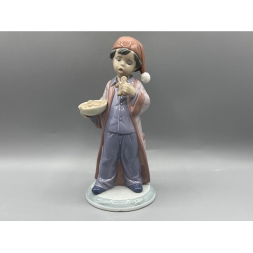 93 - Lladro “The Night Before Christmas Collection” figure 6676 Santa Won’t Notice, good condition, heigh... 