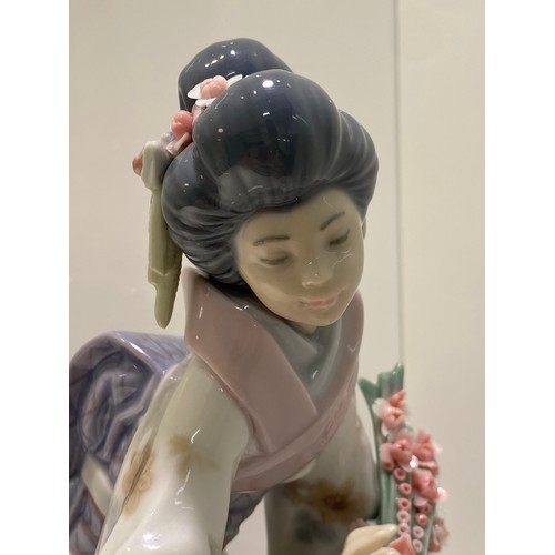 219 - Lladro figure 1450 Kyioko, good condition, Height 18cm