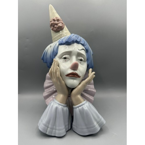 109 - Lladro figure 5129 Jester, good condition, height 31cm