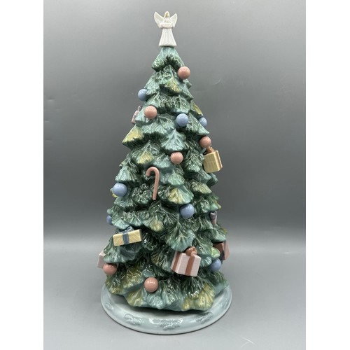 89 - Large Lladro “The Night Before Christmas Collection” ornament 6670 Christmas Is Here, good condition... 