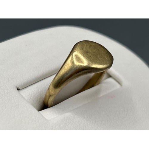 10 - 18ct gold signet ring, size M1/2 and 3.11g