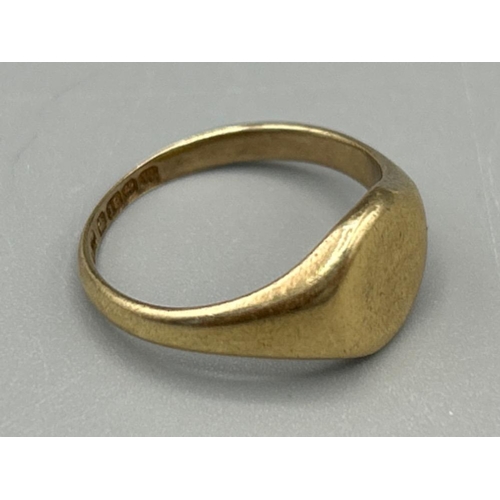 10 - 18ct gold signet ring, size M1/2 and 3.11g