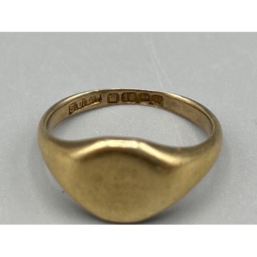 10 - 18ct gold signet ring, size M1/2 and 3.11g