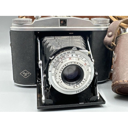 101 - Braun Paxette vintage camera Prontor-SVS Lens with original leather case together with vintage AGFA ... 