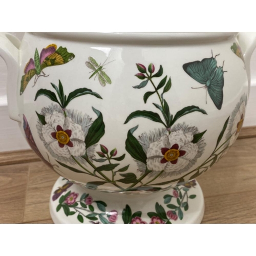 108 - Portmerion Botanic Garden passionflower butterfly soup tureen in good condition