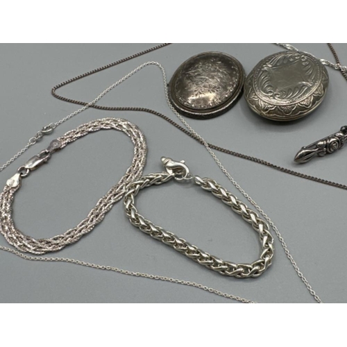 118 - Group lot comprising of Silver “925” items, includes two bracelets (clasp broke on one), two necklac... 