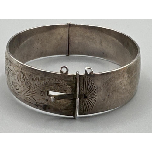 123 - Silver etched bangle hallmarked Birmingham “1959” 28.4g - Maker Henry Griffith & sons (H.G&S)