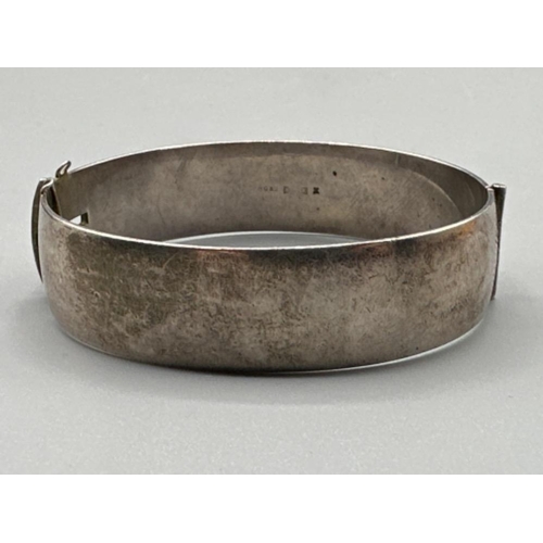 123 - Silver etched bangle hallmarked Birmingham “1959” 28.4g - Maker Henry Griffith & sons (H.G&S)