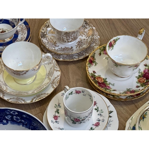 182 - Tray lot comprising of mainly 3 piece (cup, saucer & plate) cabinet display sets, includes Royal Alb... 