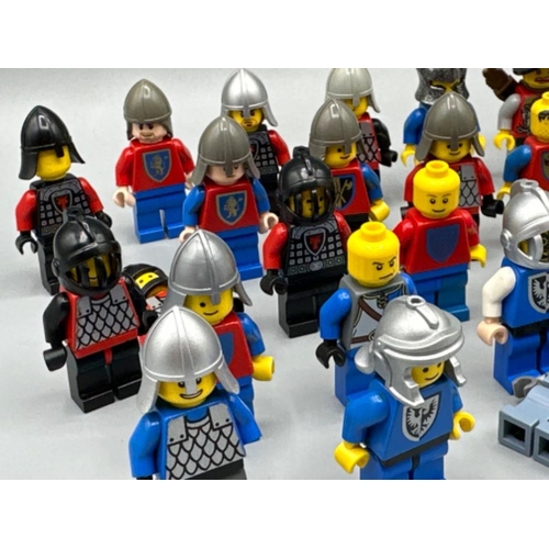 276 - Total of 26 Lego figures - Medieval Knights