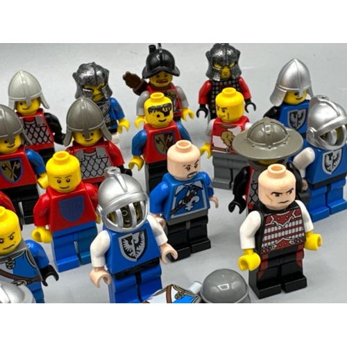 276 - Total of 26 Lego figures - Medieval Knights