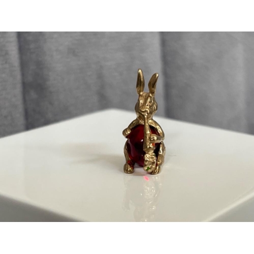 44 - 9ct Gold Rabbit with carrot Charm featuring a red stone - 2.8 grams in weight and 1.8cm in height