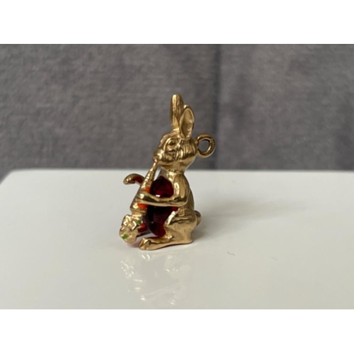 44 - 9ct Gold Rabbit with carrot Charm featuring a red stone - 2.8 grams in weight and 1.8cm in height