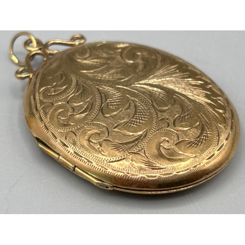 5 - Ladies large 9ct gold engraved locket pendant, 6.98g in good condition