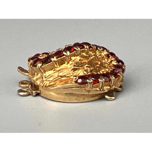 60 - Ladies 9ct gold Ruby clasp 3 strings (4.05g)