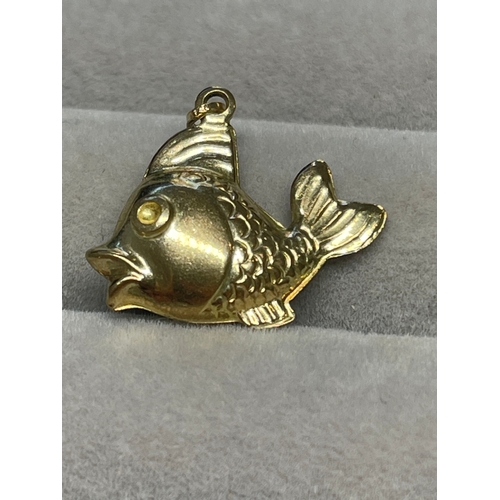 11 - 9ct Yellow Gold Fish Charm Weighing 0.91 grams