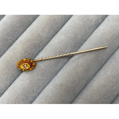 41 - 15ct Yellow Gold Hallmarked Antique Stick Pin in Original Box Weighing 1.67 grams