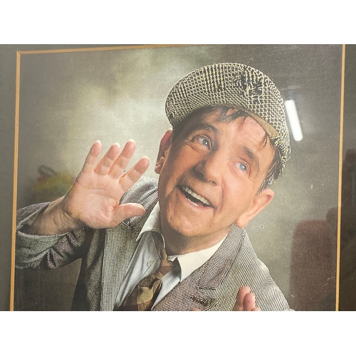 152 - Norman Wisdom framed autograph in good condition