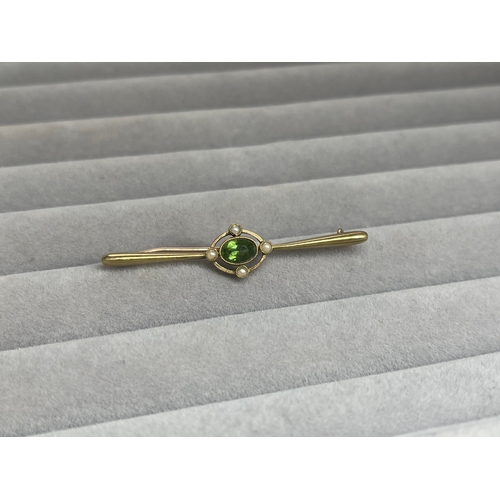 42 - 15ct Yellow Gold Hallmarked Bar Brooch Featuring a Green Stone and Seed Pearls Weighing 2.66 grams