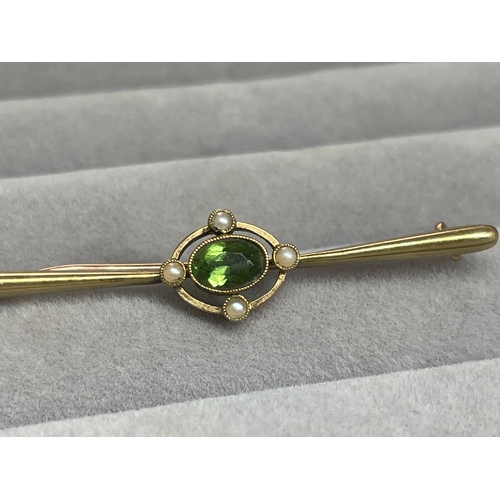 42 - 15ct Yellow Gold Hallmarked Bar Brooch Featuring a Green Stone and Seed Pearls Weighing 2.66 grams