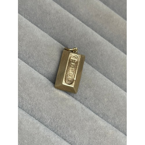 48 - 9ct Yellow Gold Fully Hallmarked Gold Bar Charm Weighing 1.41 grams