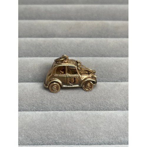 49 - A Stunning 9ct Yellow Gold Wedding Car Charm with 'Just Married' engraving Weighing 9.85 grams